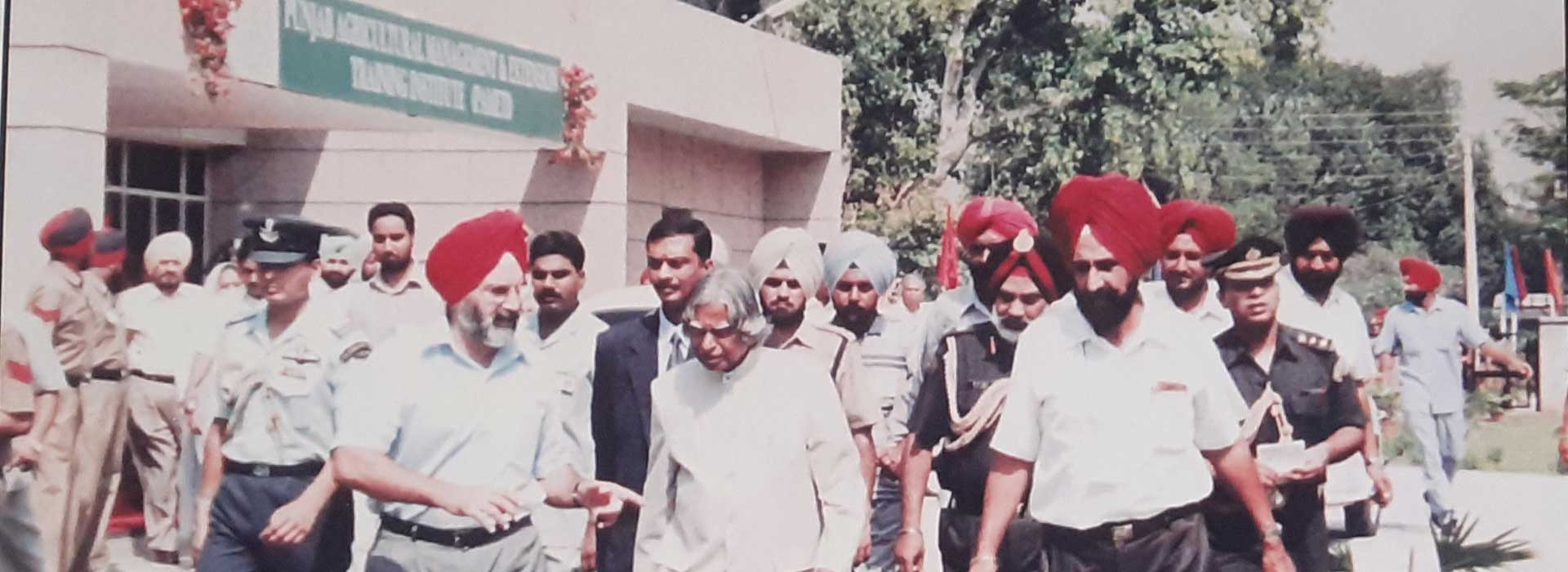 His Excellency Hon'ble President of India Dr. A P J Abdul Kalam while inaugurating PAMETI building on 4th September, 2003.