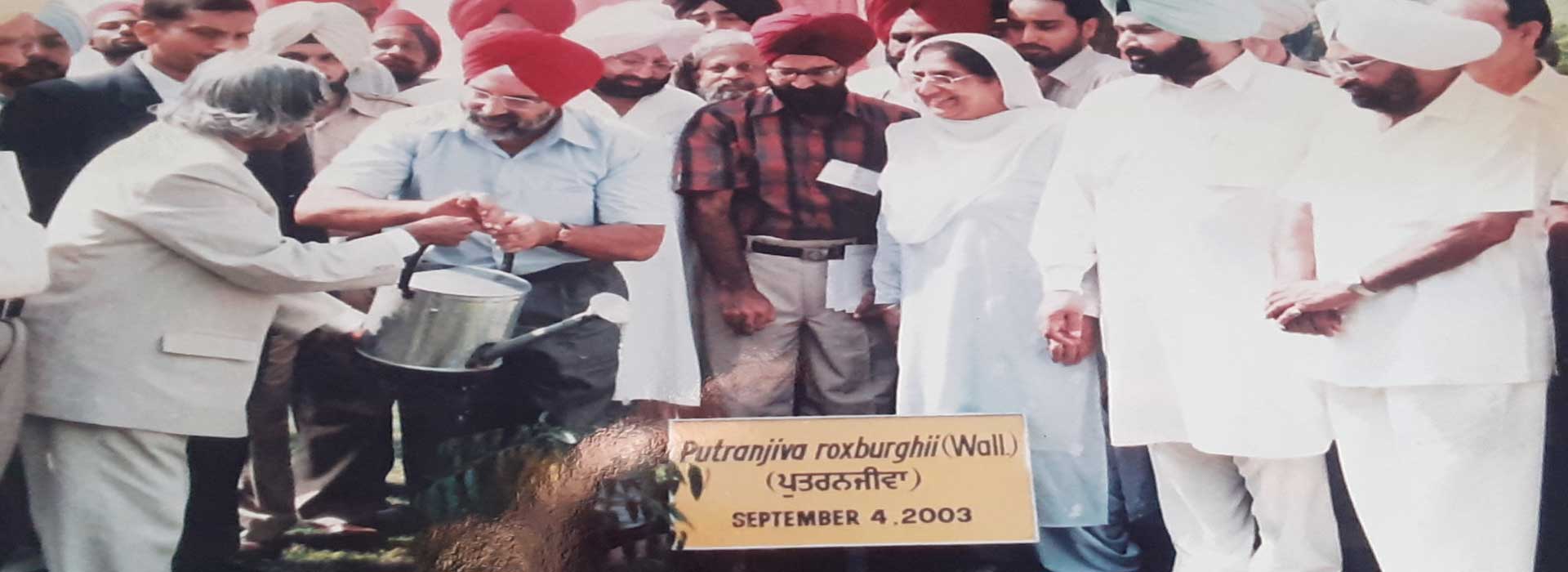 His Excellency Hon'ble President of India Dr. A P J Abdul Kalam while planting Putran Jeeva tree on the PAMETI campus on 4th September, 2003.