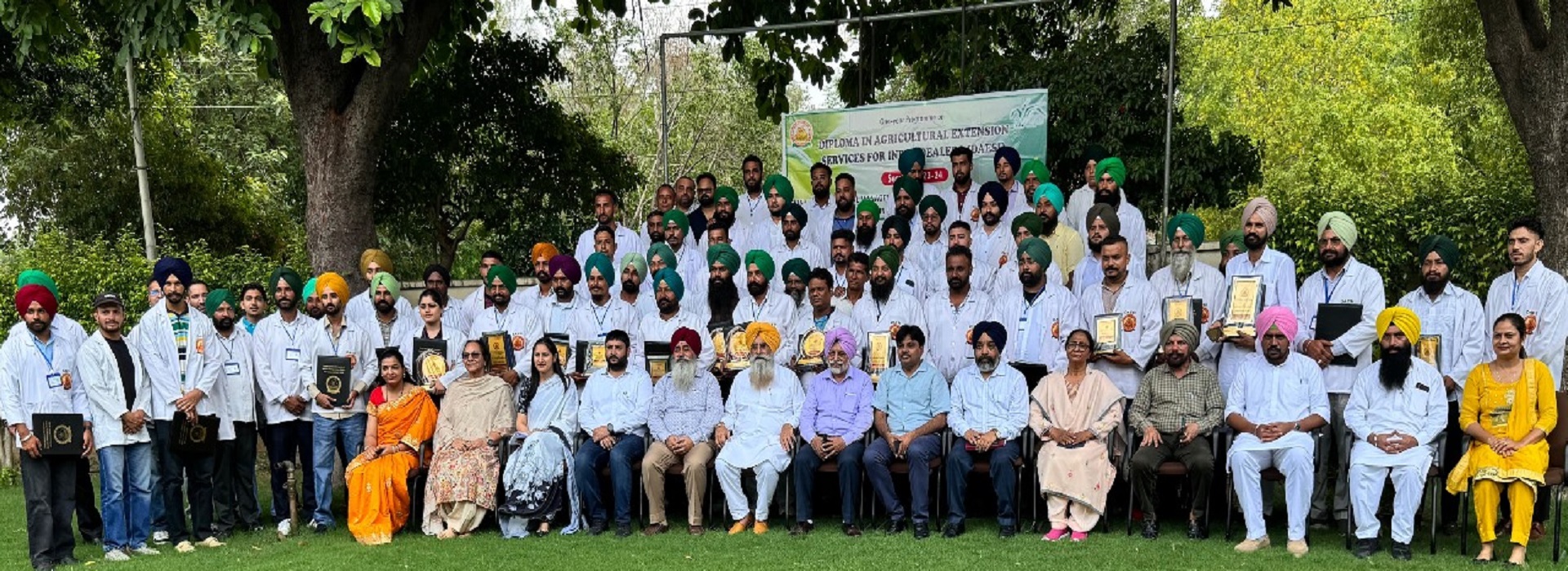 Sh. G S Khuddian, the Hon’ble Minister of Agriculture, Punjab; Dr S S Gosal, the worthy Vice Chancellor, PAU and other dignitaries during the group photo with DAESI candidates and PAMETI faculty on DAESI Valedictory and Book Release Event held on 27-06-25.